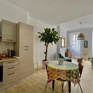 Appartement Elegant Apt In The Heart Of, Marseille
